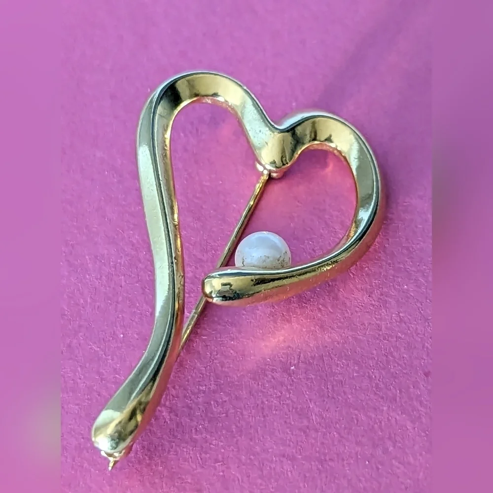 Heart Brooch Pin Faux Pearl Signature Pin 10kt gp, 2